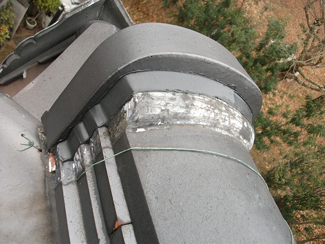 劣化した鬼巻き漆喰